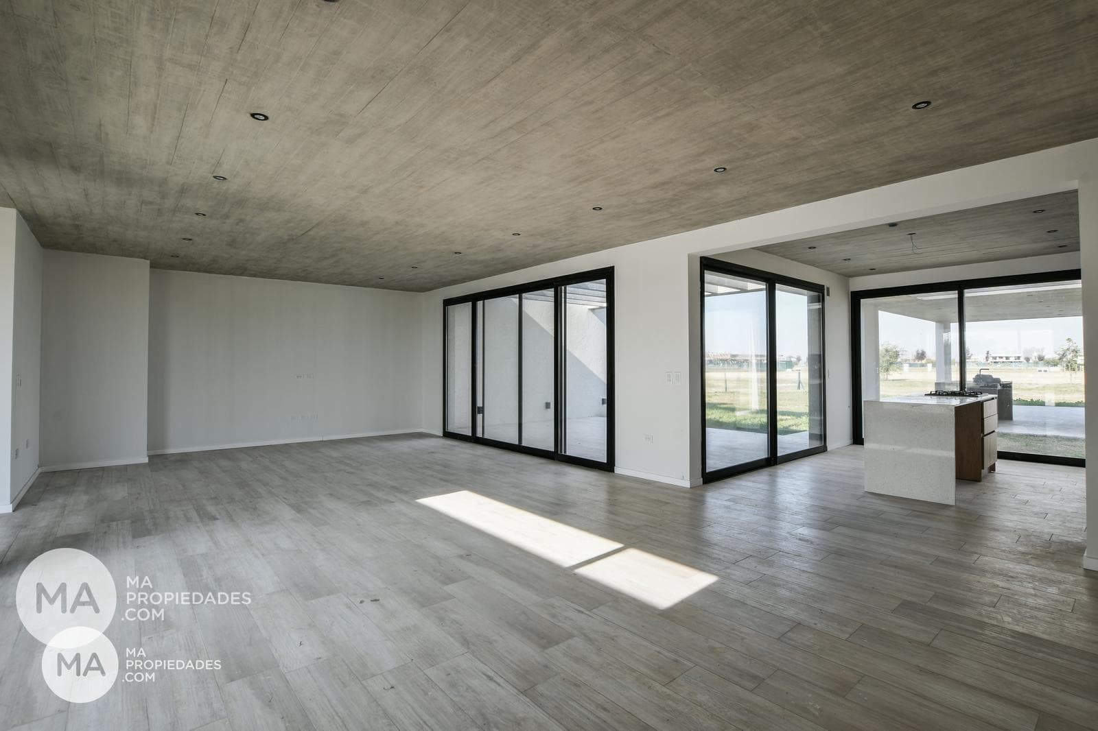Casa 3 Dormitorios con jardín y galería - Vida Club de Campo - Funes | Venta